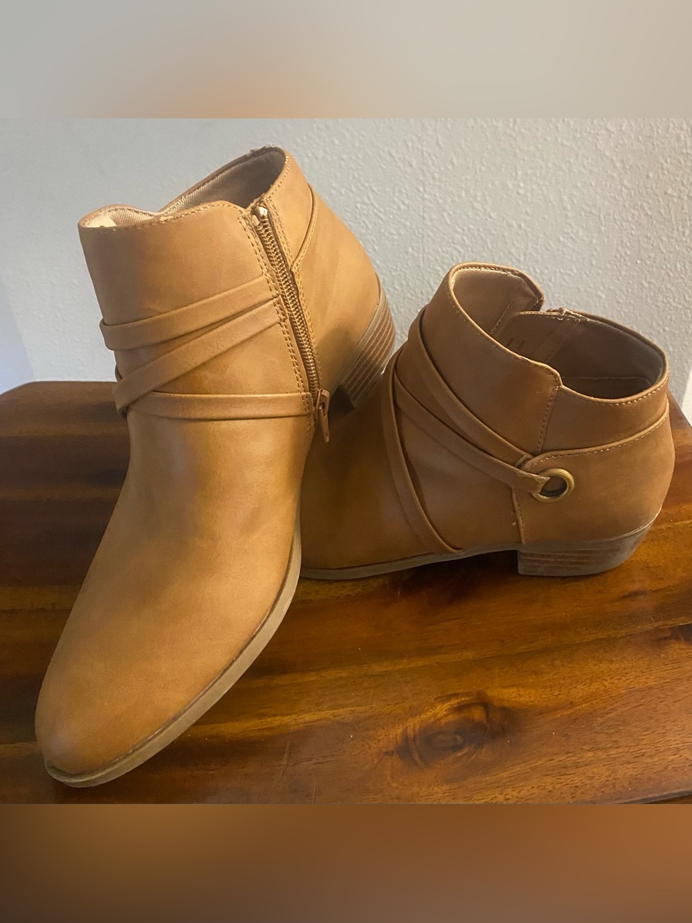 LifeStride Amara ankle booties with crisscross straps